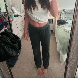 size small lounge pants! 

#comfy
#loungewear
#cute